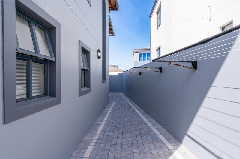 4 Bedroom Property for Sale in Calypso Beach Western Cape